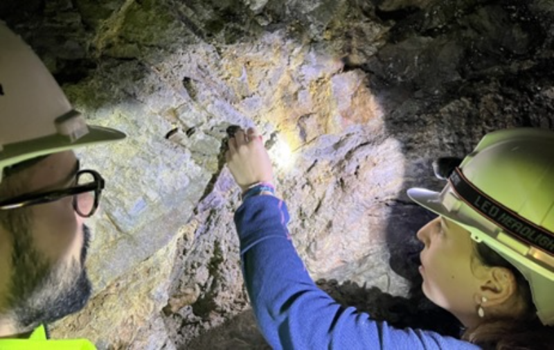 Toma de Muestras de Minerales Secundarios en el Parque Minero de Almadén