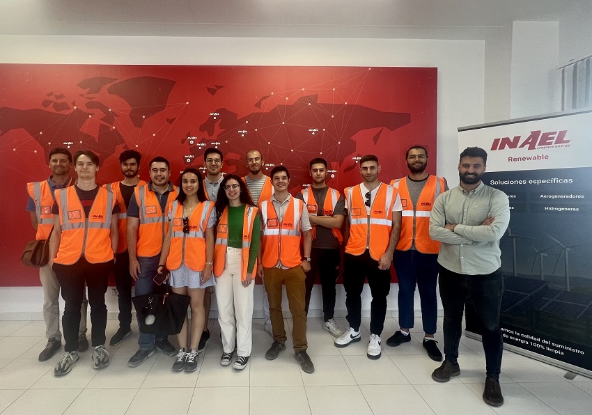 Estudiantes del GIE en la empresa INAEL