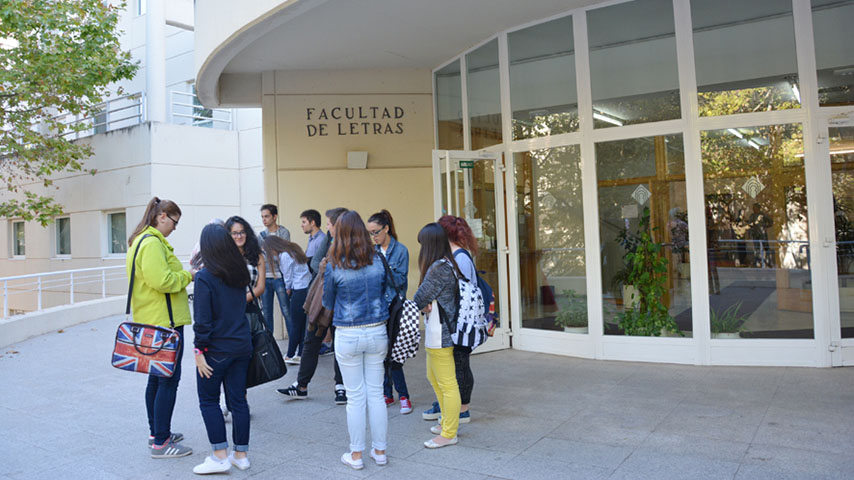 Estudiantes en la Facultad de Letras